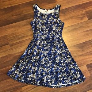 Patterned blue, black and white dress